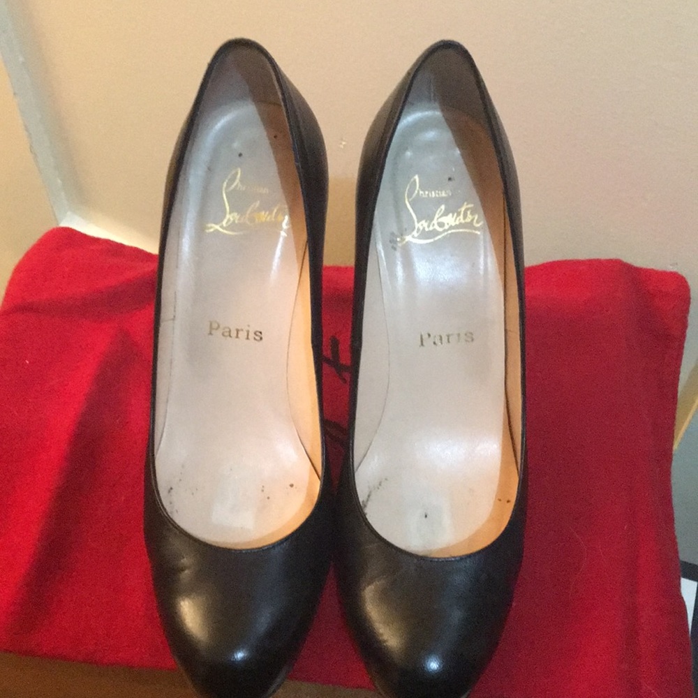 Authentic Christian Louboutin Black pumps size37